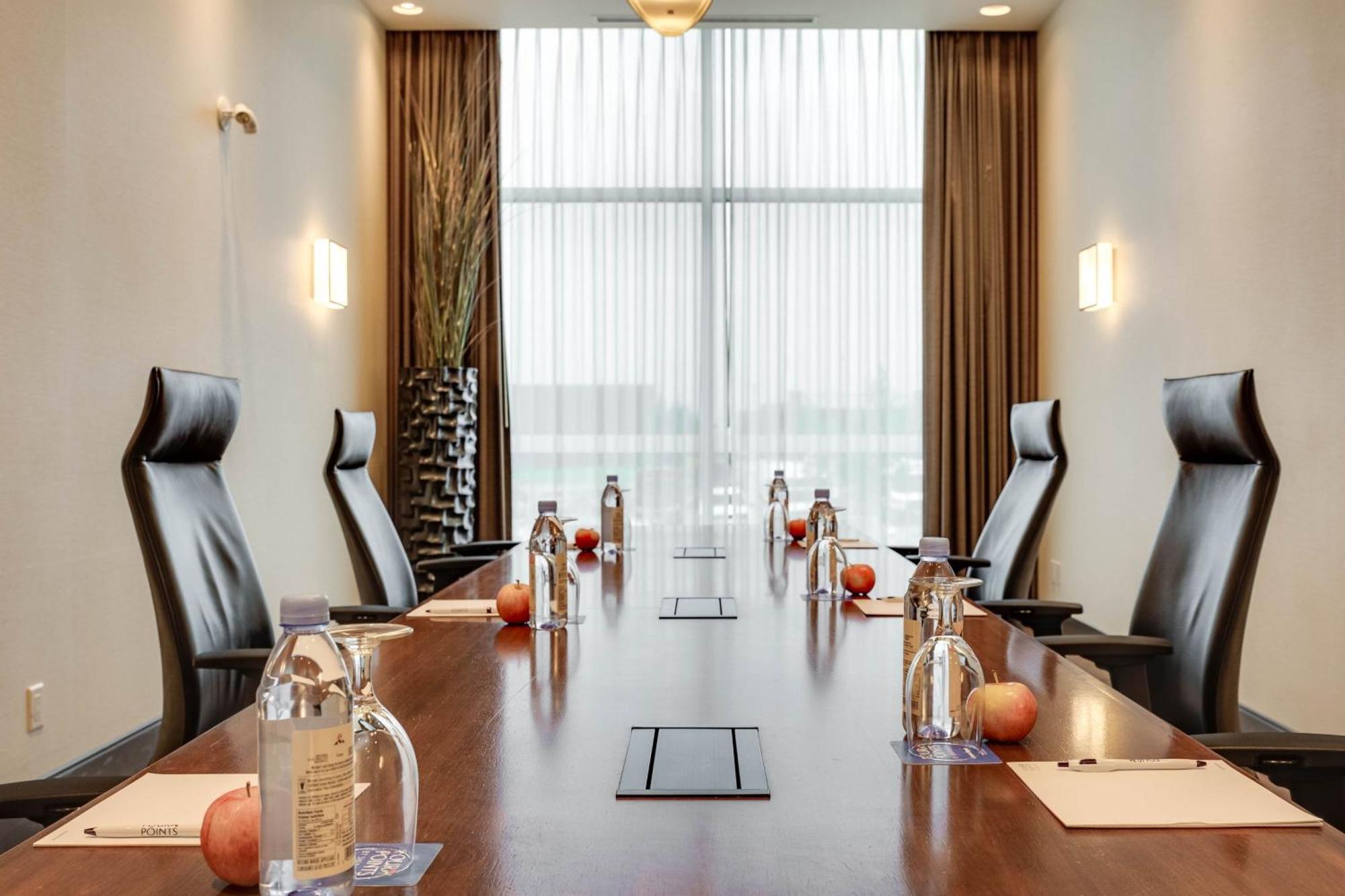 Four Points By Sheraton Kelowna Airport Exteriér fotografie