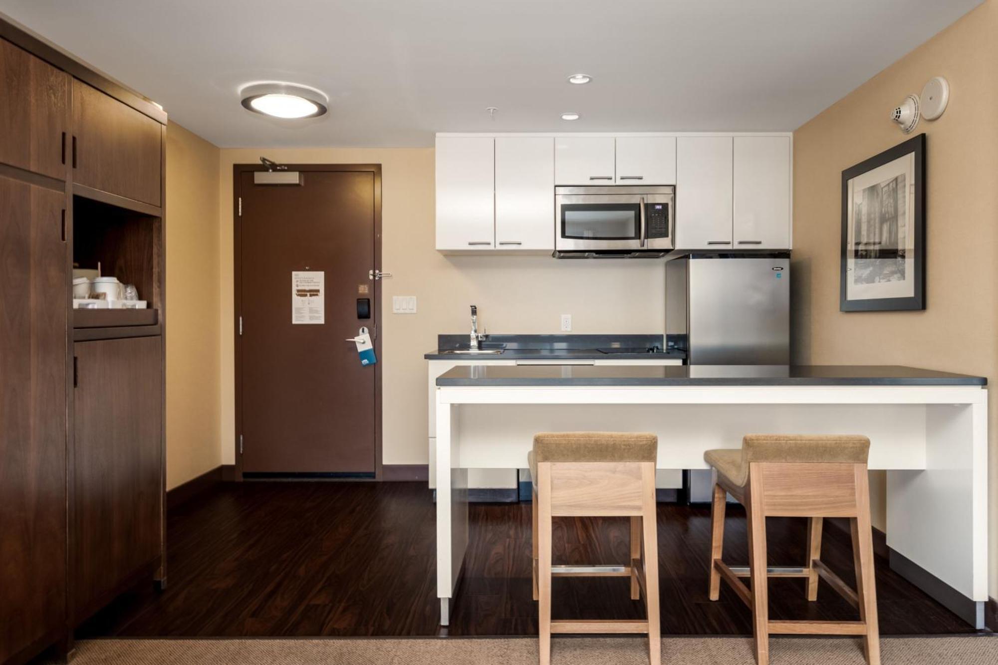 Four Points By Sheraton Kelowna Airport Exteriér fotografie
